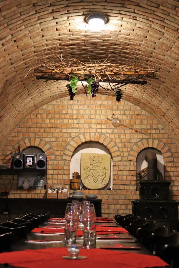 Penzion Kosik Tvrdonice ภายนอก รูปภาพ